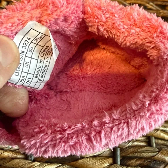 UGG Australia Hot Pink Infant Toddler Crib Shoe Slipper Velcro EUC - Picture 5 of 5